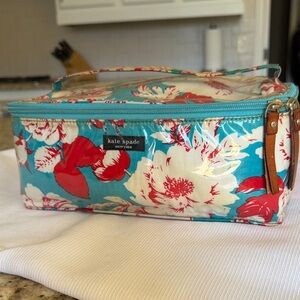 kate spade Floral Vinyl Cosmetic Train Case in Turquoise, Red & White/Cream